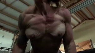 OMG! What a pecs flex!