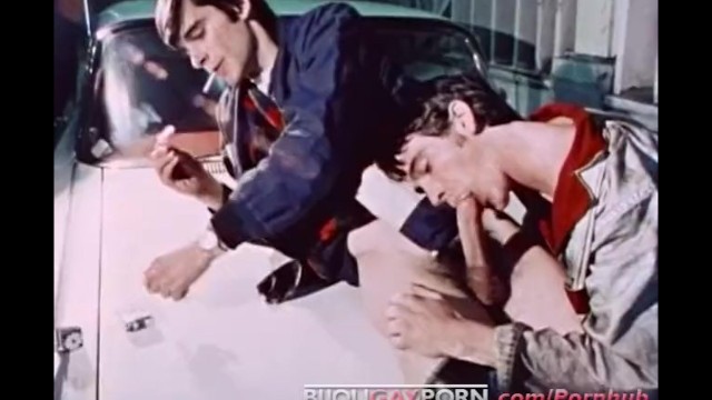 Young Mechanics Fuck on a Car - CRUISIN' 57 (Toby Ross, 1979) Porn Videos